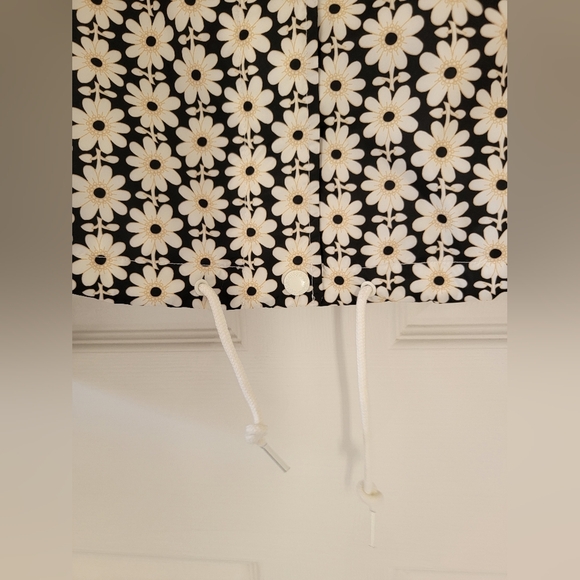 Levi's Daisy Flower Print Rain Windbreaker Jacket NWOT - Picture 8 of 10